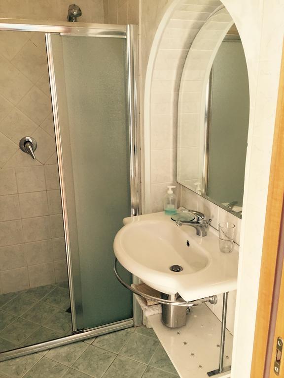 Ai Colli B&B Salò Værelse billede